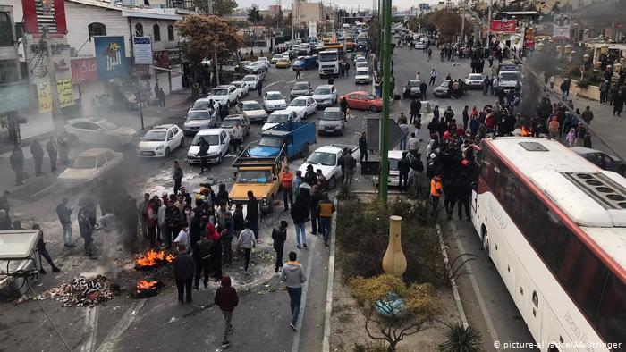 تلنگر عضو مجمع درباره همزمانی اعتراضات ایران با حوادث عراق و لبنان