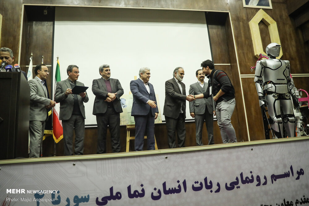 عکس/ رونمایی از روبات «سورنا ۴»