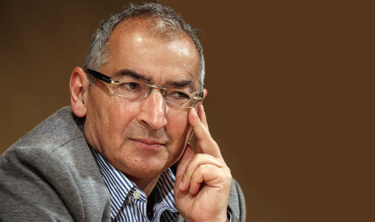 صادق زیباکلام: با استعفای روحانی مخالفم