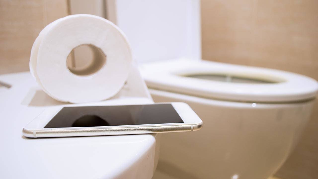 9 اشتباه رایج در حمام و دستشویی که به سلامت ما صدمه می‌زند