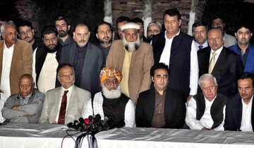 تلاش مخالفان عمران خان برای برکناری وی در پاکستان