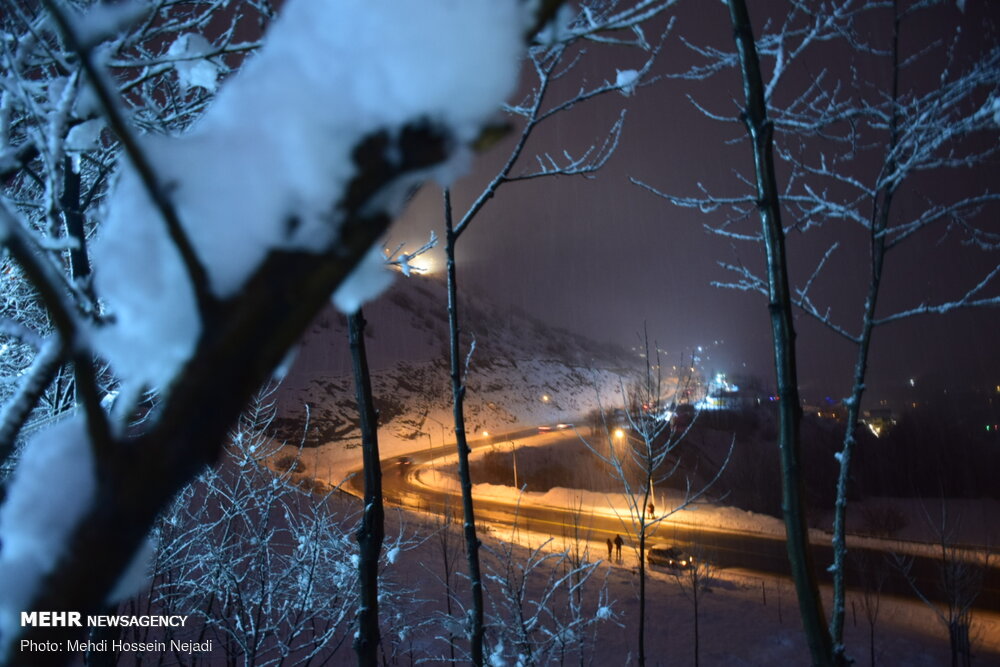 عکس/ شب های برفی گردنه کوهستانی حیران