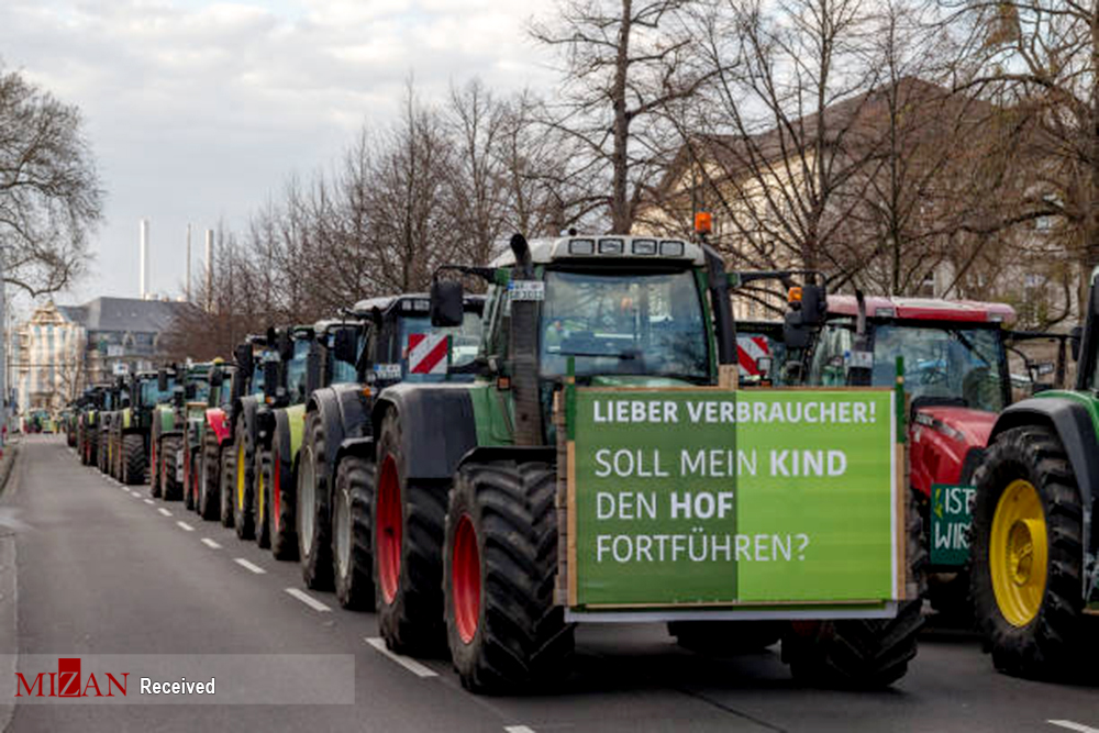 کشاورزان آلمانی با تراکتور به خیابان آمدند!