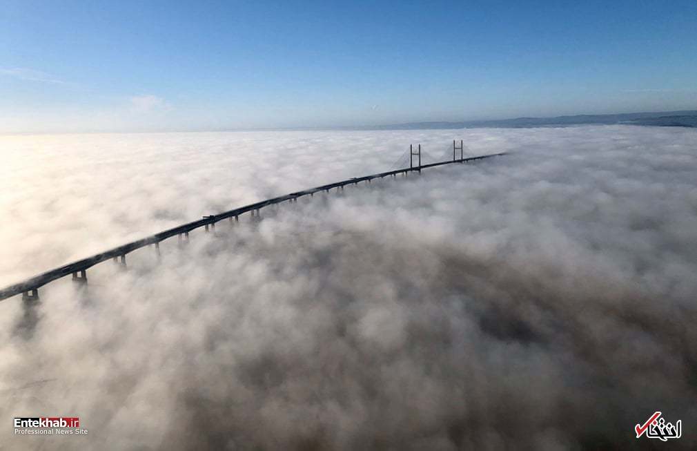مه غلیظ در اطراف یک پل در ولز