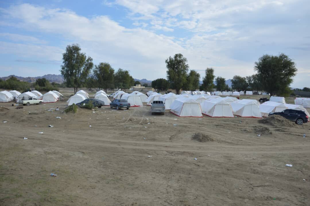 ۱۲۲۰ خانواده سیل زده جاسک در چادر زندگی می‌کنند