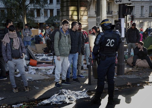 یورش پلیس فرانسه به محل اسکان مهاجران در شمال پاریس