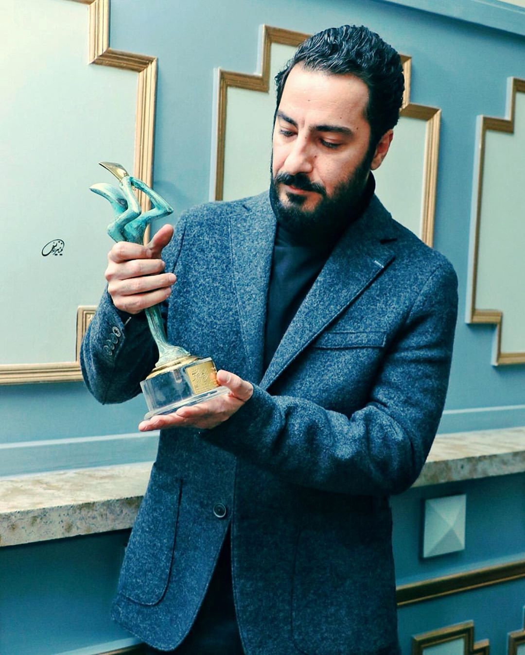 چهره ها/ واکنش نوید محمدزاده پس از کسب مهم‌ترین جایزه زندگی‌اش