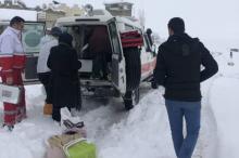 نجات مادر باردار گرفتار در برف در نهاوند