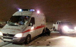 نجات ۲ بیمار و یک مادر باردار گرفتار شده در برف چاراویماق