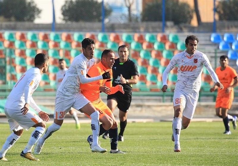 جدال صدرنشین با تیم بحران‌زده