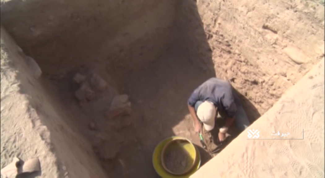 کشف محوطه تاریخی و باستانی تُم گاوان در جیرفت
