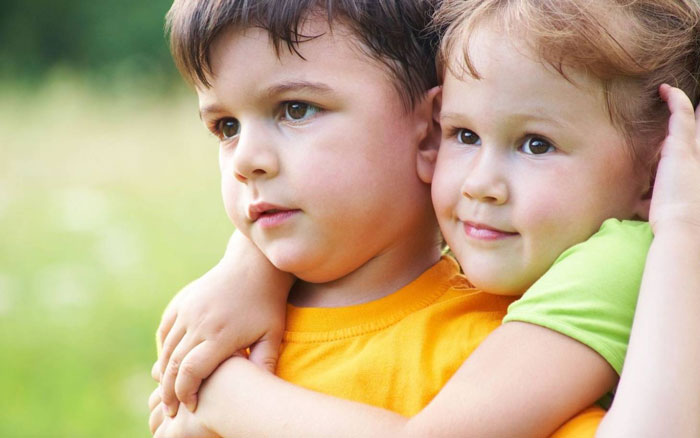 ۷ راه برای بهبود روابط بین خواهر و برادر