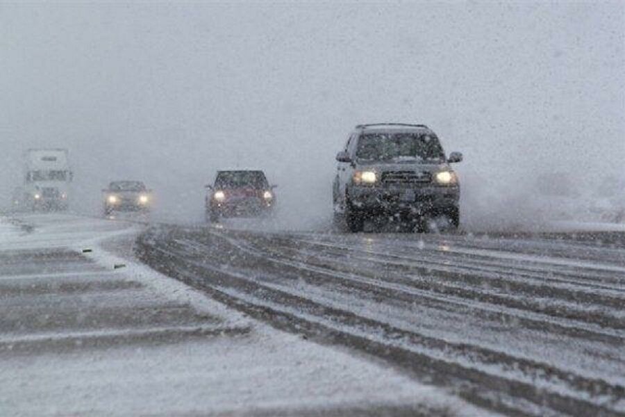 فرمانده پلیس راه مازندران: جاده‌های منتهی به استان برفی و لغزنده است