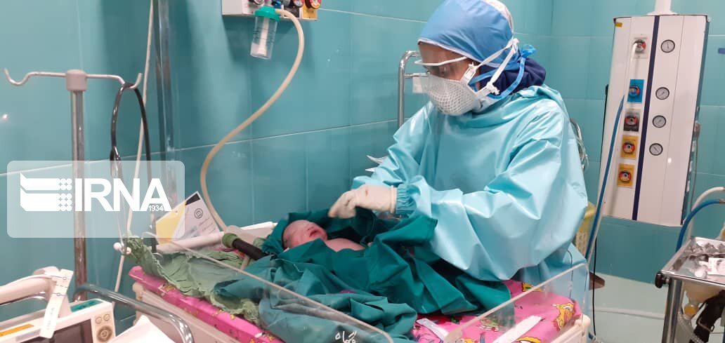 عکس/ تولد هشتمین نوزاد از مادر مشکوک به کرونا در بابل