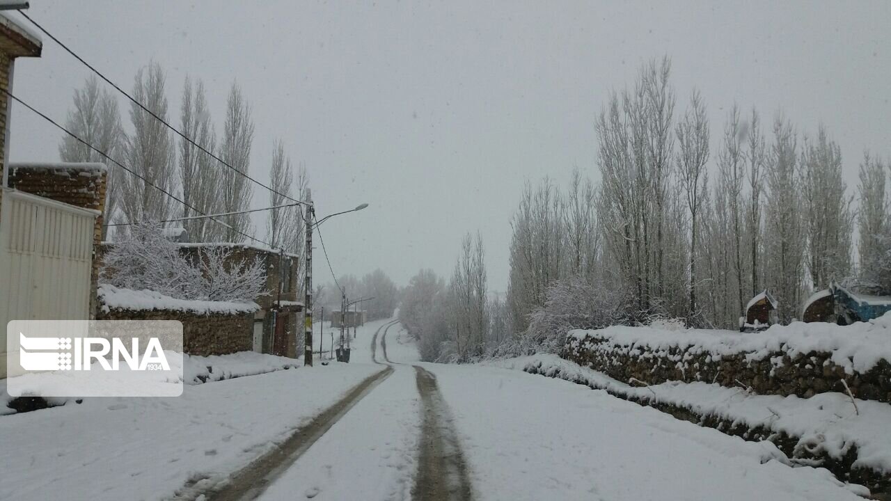 بارش برف، راه ۲۰۰ روستای الیگودرز را بست