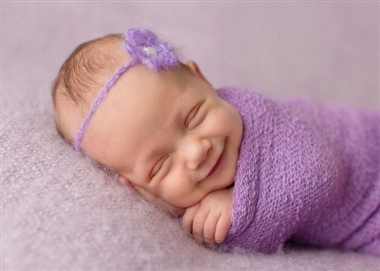 علت لبخند کودکان در خواب چیست؟