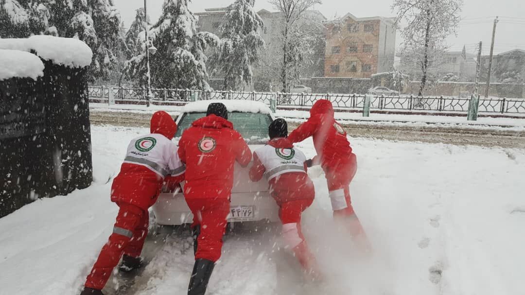 طبیعت‌گردی از مسیرهای انحرافی در طرقبه شاندیز ۱۰ خودرو را گرفتار کرد