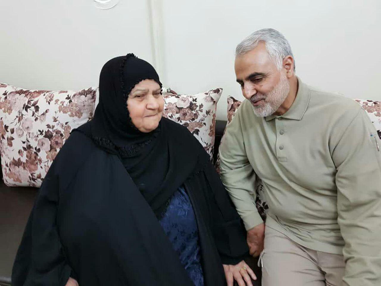 دیدار صمیمانه شهید سردار سلیمانی با خانواده شهید علی هاشمی