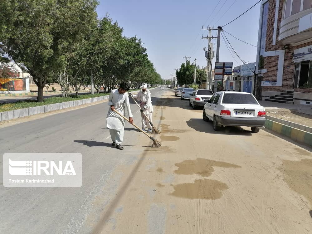 پاکسازی معابر شهر چابهار پس از سیلاب اخیر