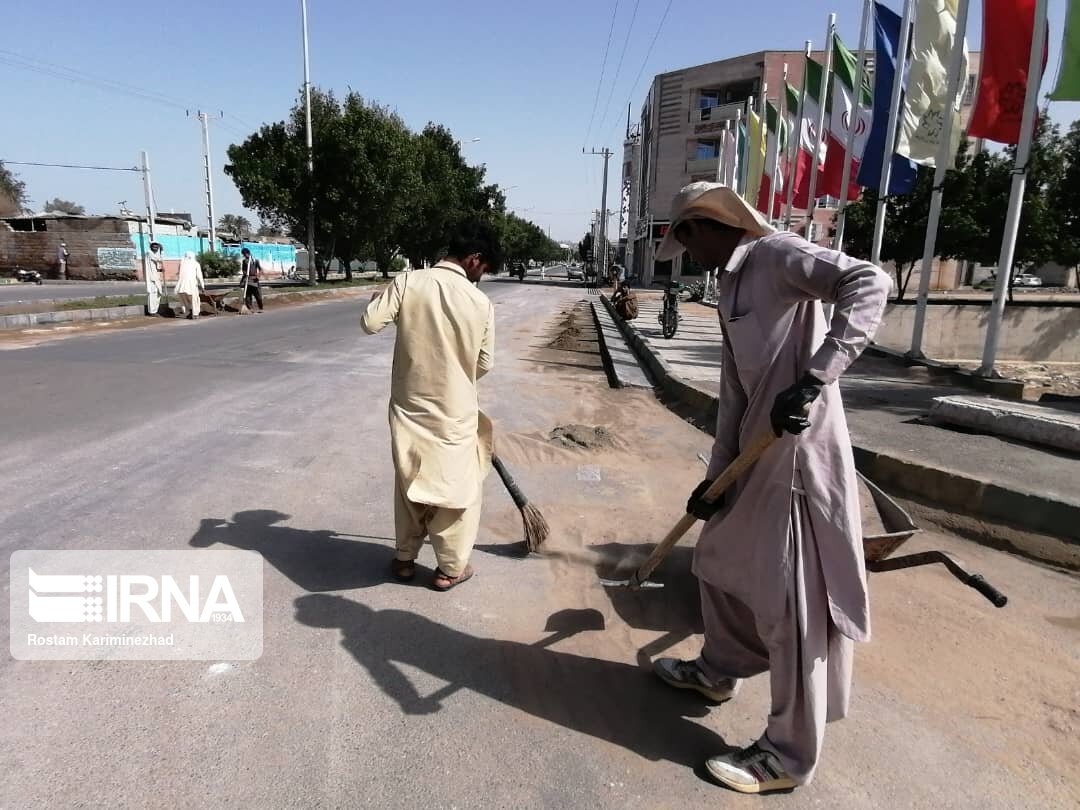 پاکسازی معابر شهر چابهار پس از سیلاب اخیر