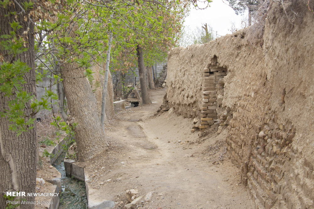 روستای بیابانک سرخه همراه پویش در خانه بمانیم