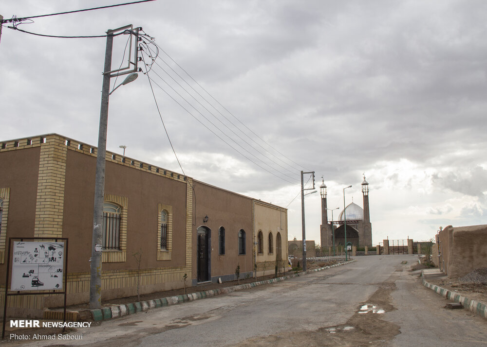 روستای بیابانک سرخه همراه پویش در خانه بمانیم