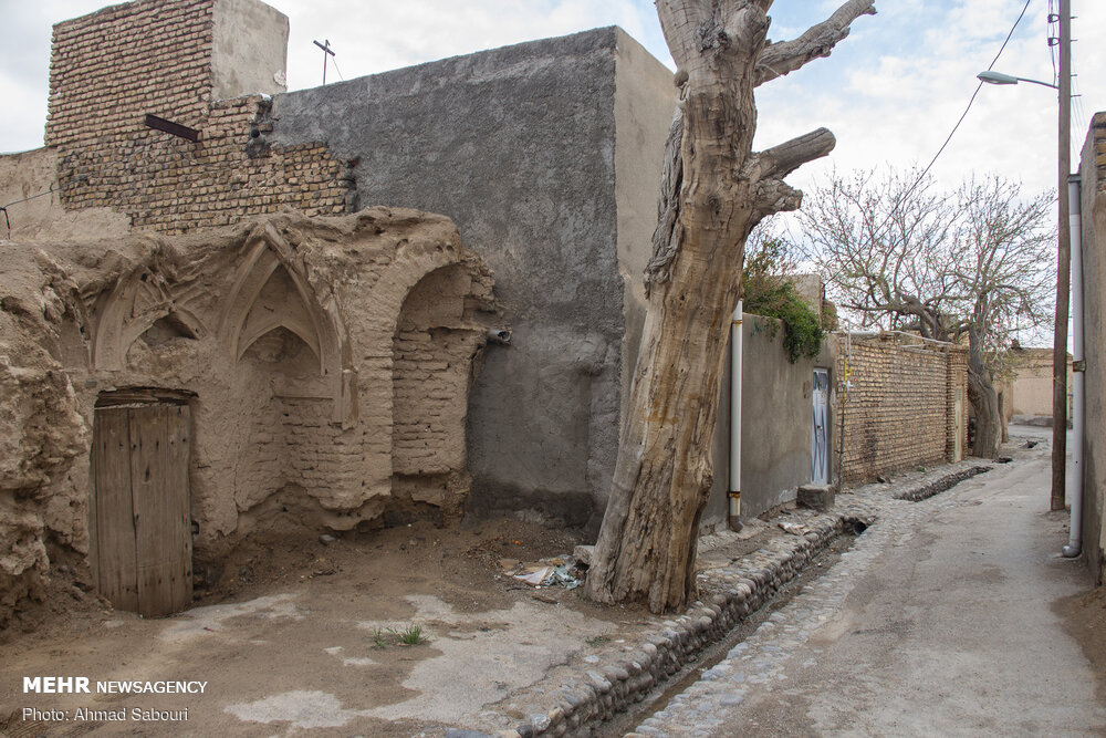 روستای بیابانک سرخه همراه پویش در خانه بمانیم
