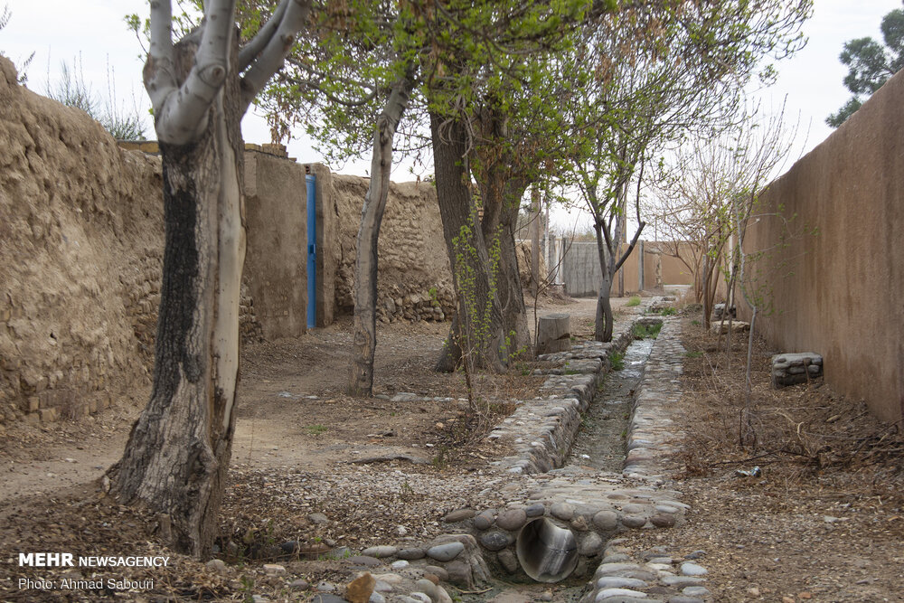 روستای بیابانک سرخه همراه پویش در خانه بمانیم