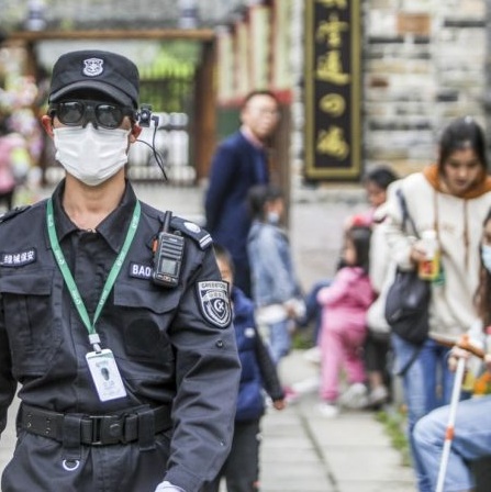 چین با عینک حرارتی دمای بدن شهروندان را چک می کند