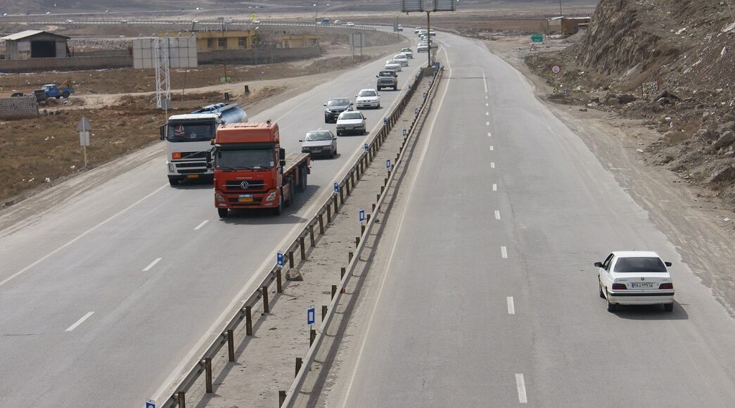 جاده‌های استان سمنان لغزنده و ترافیک روان است