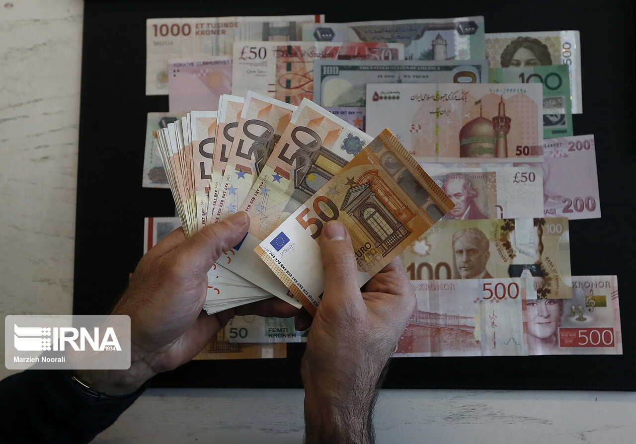 نرخ رسمی یورو و ۲۵ ارز کاهش یافت