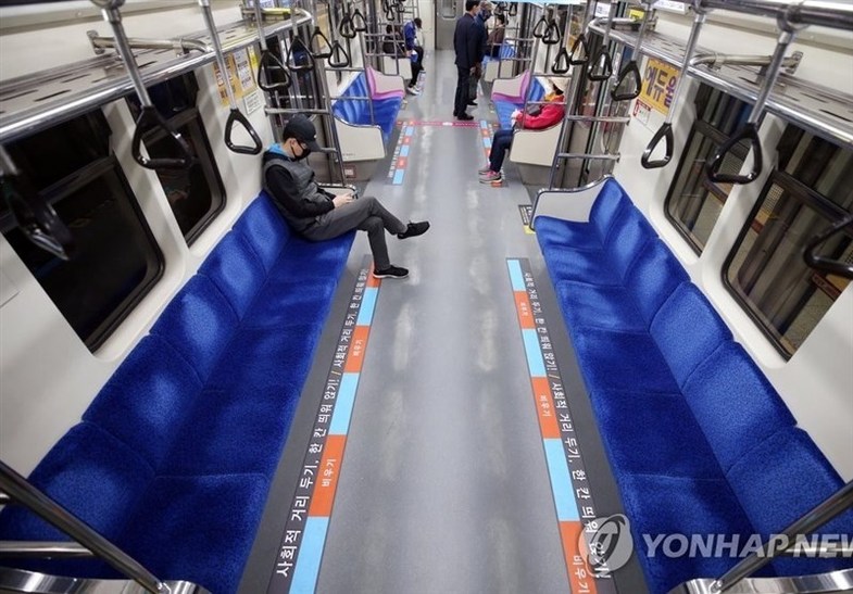 شیوه فاصله‌گذاری مسافران مترو در کره جنوبی