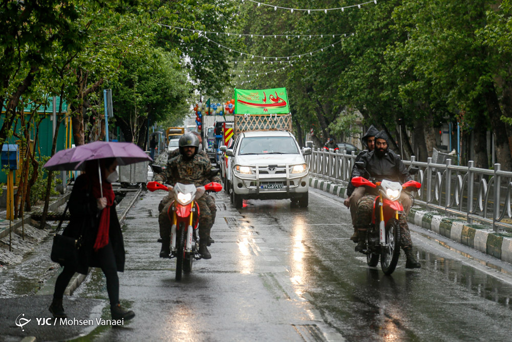 عکس/ کاروان جشن ظهور در هوای بارانی تهران