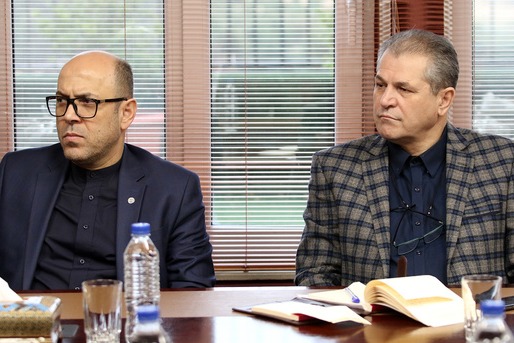 کاش سعادتمند مشورت می‌کرد