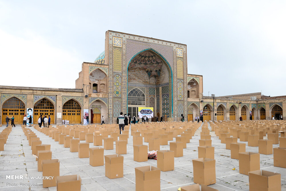 بسته بندی 2500 پک خوراکی در مسجد النبی قزوین