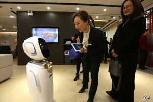 فرودگاه هنگ کنگ از ربات ضدعفونی کننده استفاده می‌کند