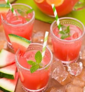 نوشیدنی ها/ لیموناد هندوانه بهترین انتخاب برای رفع عطش روزه داری