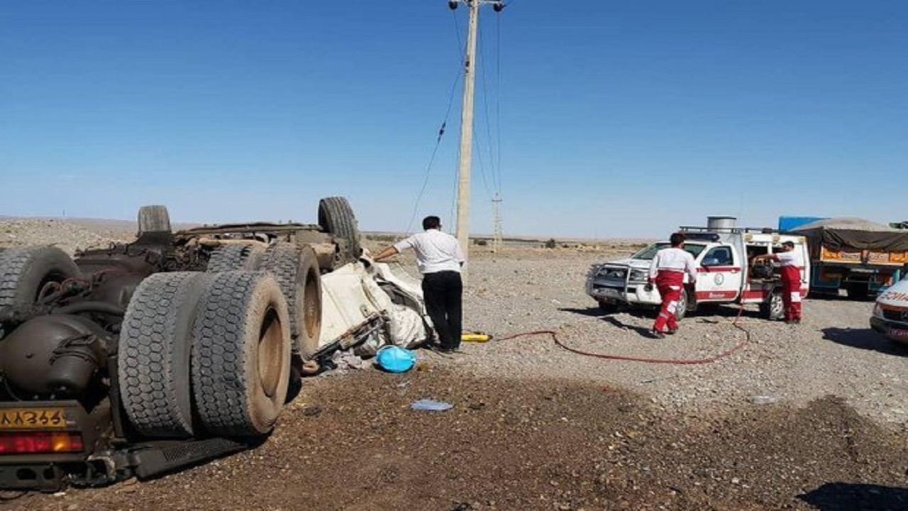 واژگونی تریلی در محور دامغان - جندق یک کشته برجای گذاشت