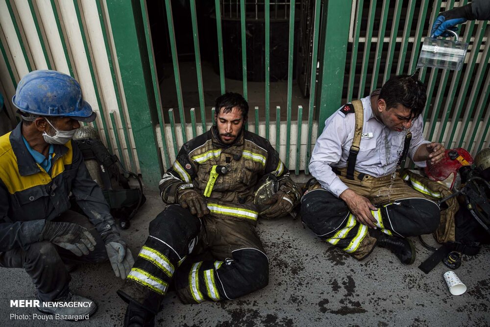 عکس/ اطفاء حریق در خیابان وزرای تهران