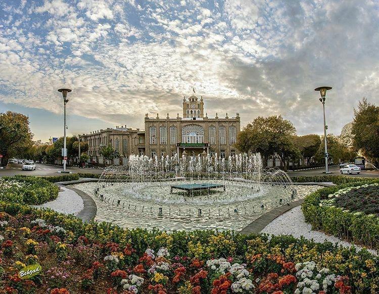 عکس/ نمایی زیبا از میدان ساعت و عمارت تاریخی شهرداری تبریز