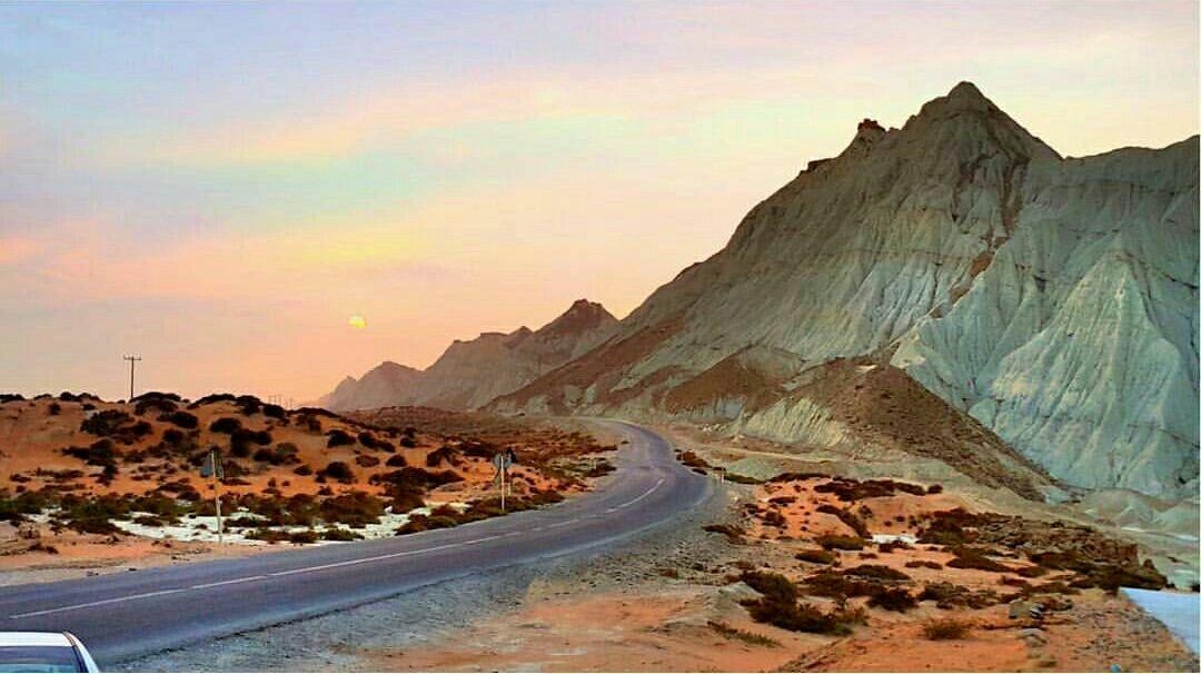 عکس/ نمایی زیبا از جاده ساحلی بریس در چابهار
