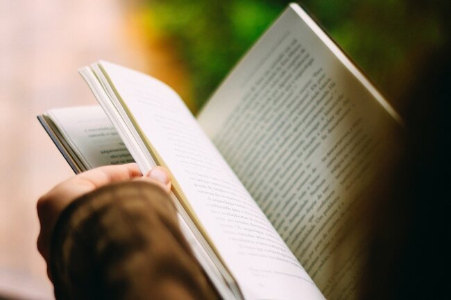 کتاب درمانی؛ راه فرار از استرس کرونا