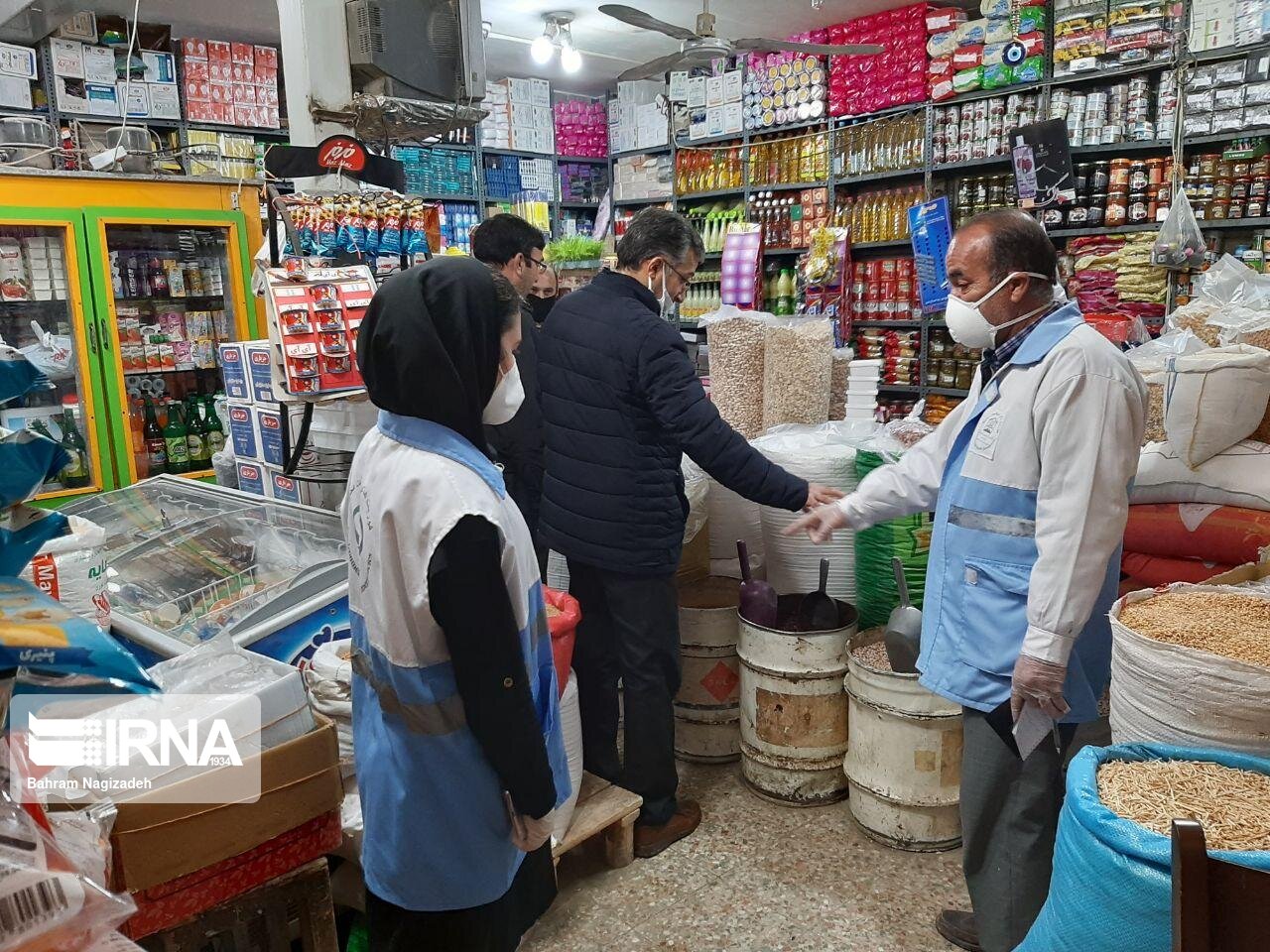 ۲ تُن مواد غذایی فاسد در جیرفت کشف شد