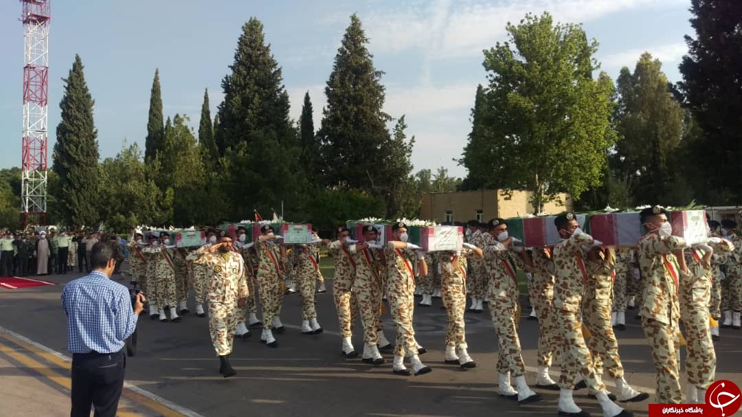عکس/ استقبال از پیکر ۴ شهید ارتش در فرودگاه شهید دستغیب شیراز