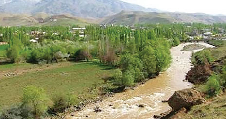 بارندگی راه ارتباطی دارسینوئیه کوهپایه را قطع کرد