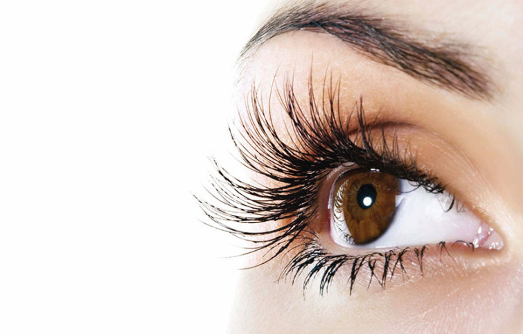 برای داشتن مژه‌هایی زیبا این ترفندها را به کار ببرید