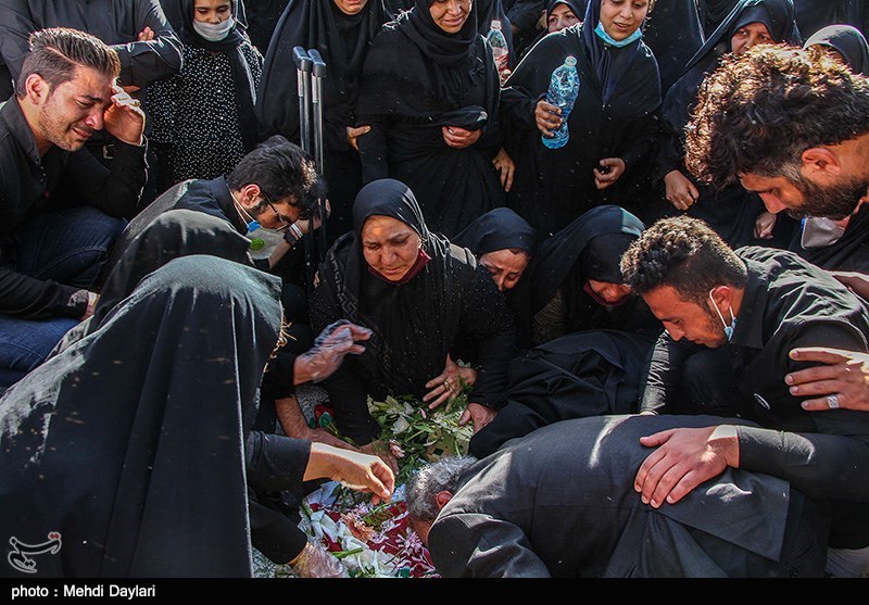 عکس/ وداع سخت با شهید سانحه ناوچه کنارک در اهر