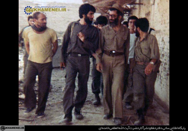 عکس/ رهبر انقلاب و شهید جهان‌ آرا در خرمشهر