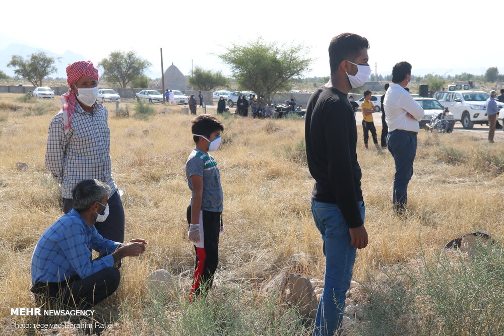 مراسم خاکسپاری شهید فخرالدین فلک نازی در روستای دهتل