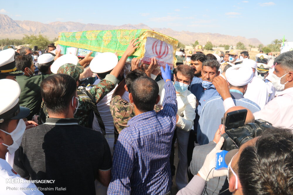 مراسم خاکسپاری شهید فخرالدین فلک نازی در روستای دهتل